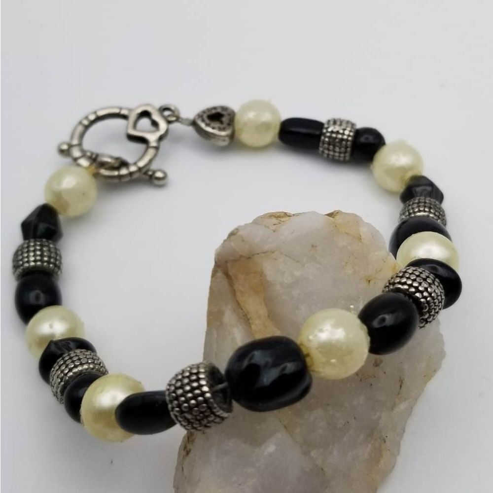 Sterling silver black and‎ white beaded party bracelet toggle clasp B1221